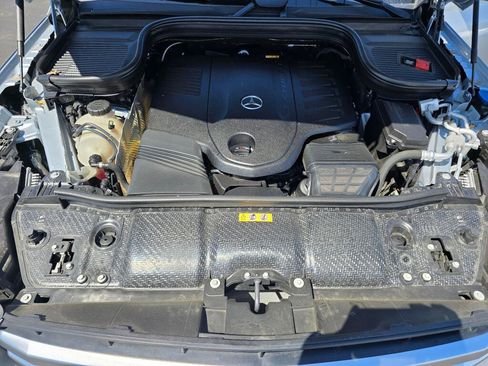 Used 2024 Mercedes-Benz GLS 450 4MATIC image 9
