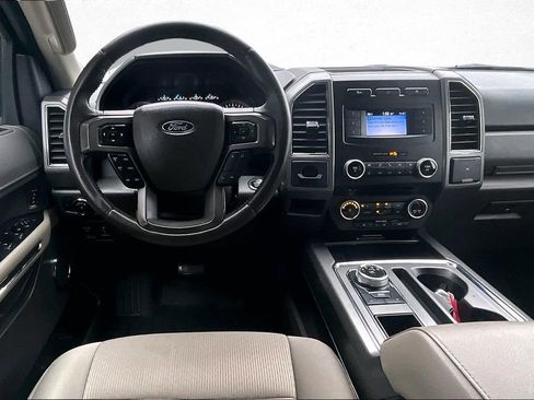 Used 2018 Ford Expedition XLT image 8