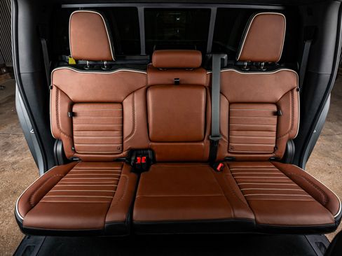 Used 2024 GMC Sierra 2500 Denali Ultimate w/ Max Trailering Package image 34