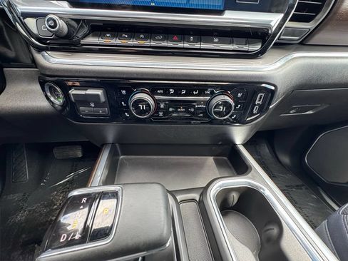 Used 2024 Chevrolet Silverado 1500 High Country w/ High Country Premium Package AWD/4WD image 28