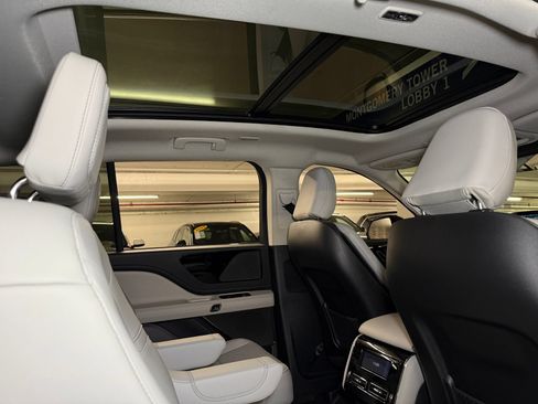 New 2026 Lincoln Aviator AWD image 8