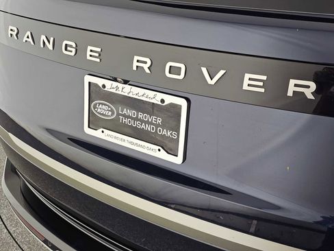 Used 2023 Land Rover Range Rover Long Wheelbase SE image 14
