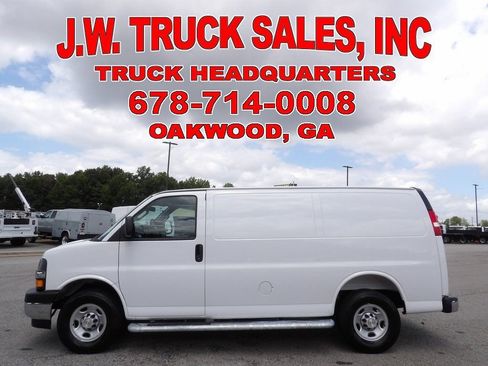 Used 2025 Chevrolet Express 2500 w/ Driver Convenience Package RWD image 2