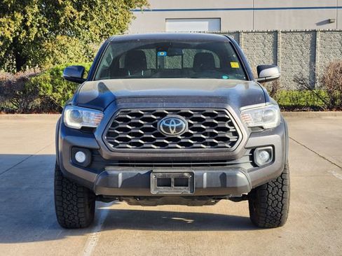 Used 2022 Toyota Tacoma TRD Off-Road w/ Technology Package image 2