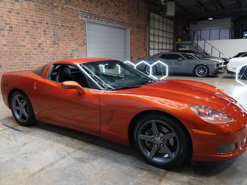 Used 2006 Chevrolet Corvette Coupe w/ Preferred Equipment Group image 3