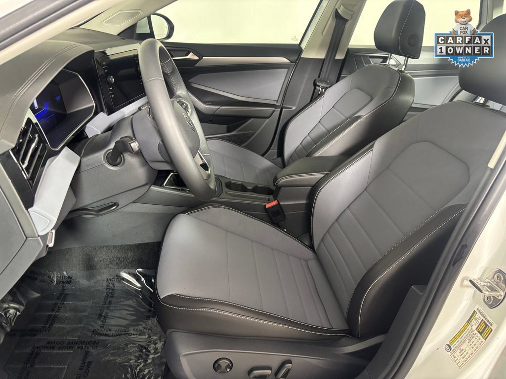 Used 2026 Volkswagen Jetta SE FWD image 11