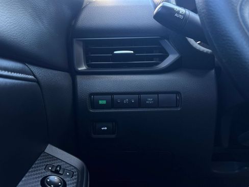Used 2025 Nissan Sentra S FWD image 30