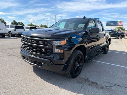 Used 2025 Chevrolet Silverado 1500 Custom AWD/4WD image 2