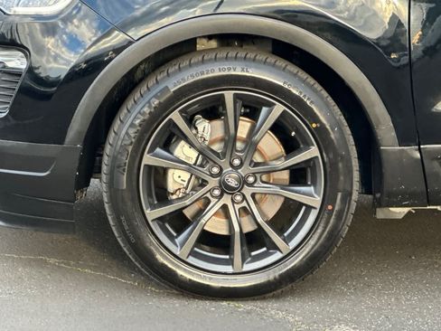 Used 2018 Ford Explorer XLT w/ Equipment Group 202A image 26