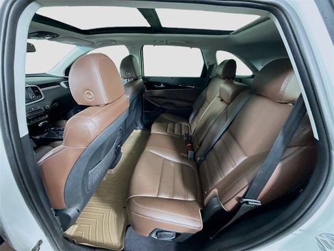 Used 2019 Kia Sorento SX image 19