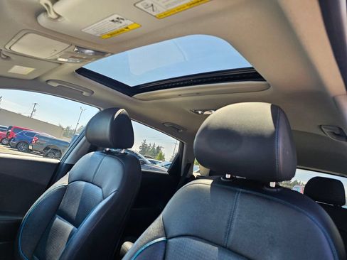 Used 2020 Kia Niro EX Premium w/ Cold Weather Package FWD image 21