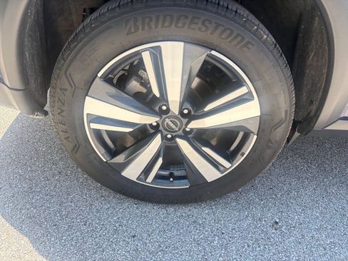 Used 2026 Nissan Rogue SL AWD/4WD image 32