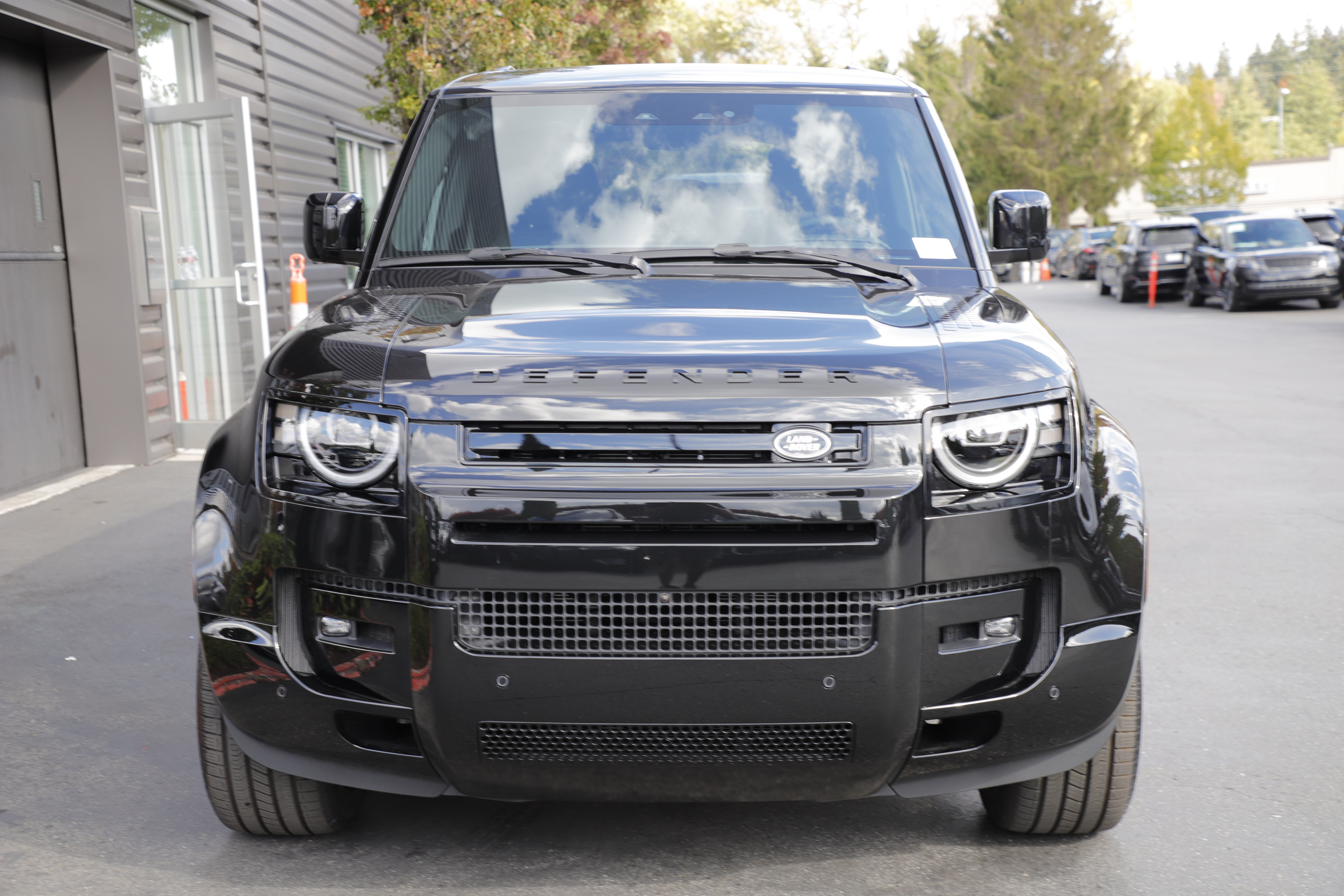New 2026 Land Rover Defender 110 X-Dynamic SE AWD/4WD image 4