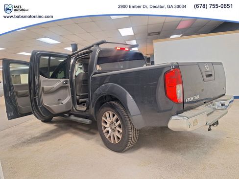 Used 2012 Nissan Frontier SL w/ Moonroof Pkg image 18