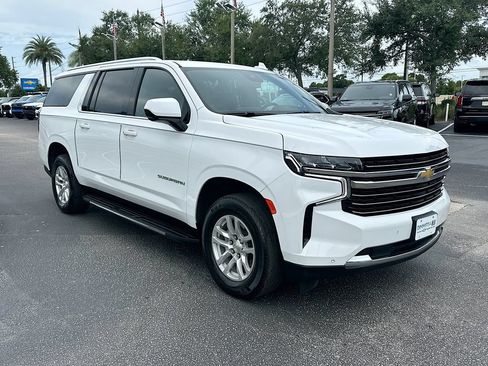 Used 2024 Chevrolet Suburban LT AWD/4WD image 3
