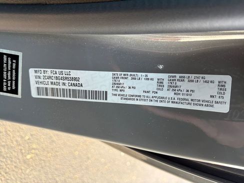 Used 2025 Chrysler Pacifica Select image 28