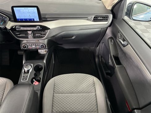 Used 2020 Ford Escape SE image 16