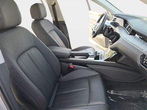 Certified 2022 Audi e-tron Premium image 10