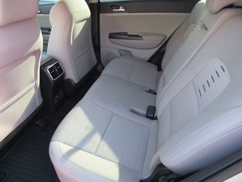 Used 2020 Kia Sportage LX w/ LX Popular Package image 16