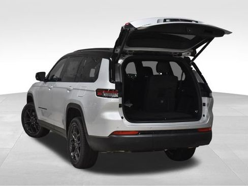 New 2025 Jeep Grand Cherokee L Limited w/ Trailer Tow Package image 33