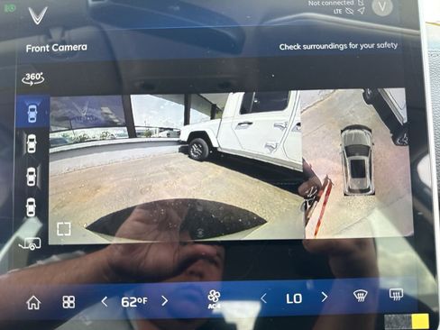 New 2025 VinFast VF 8 Eco AWD/4WD image 31