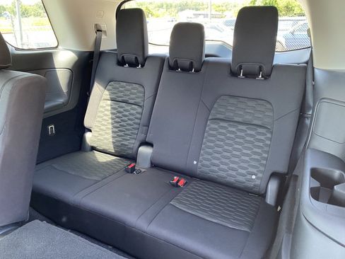 Used 2022 Nissan Pathfinder S FWD image 19