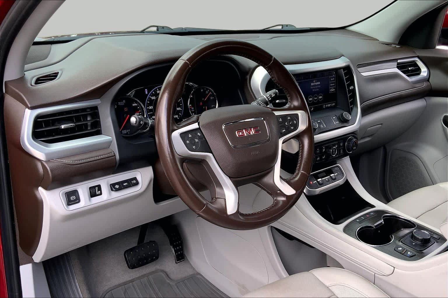 Used 2020 GMC Acadia SLT w/ Driver Alert Package II FWD image 17