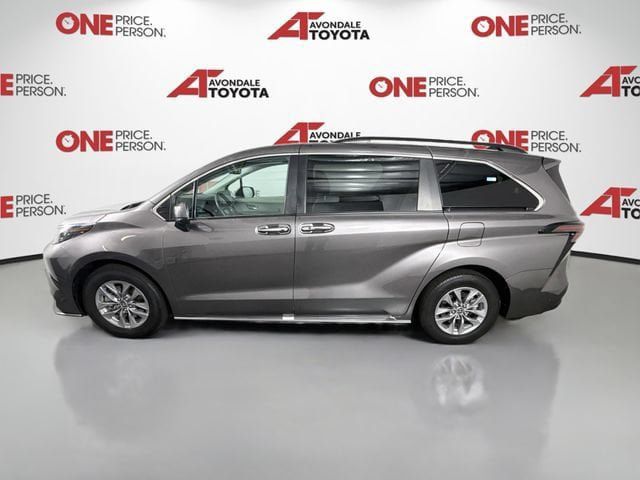 Certified 2024 Toyota Sienna XLE FWD image 5