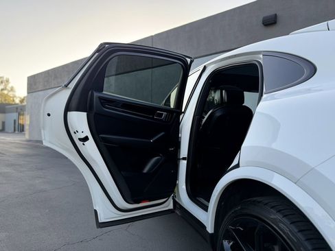 Used 2020 Porsche Cayenne S image 25