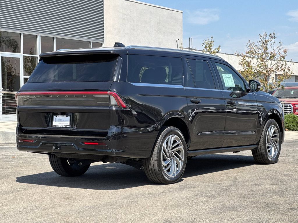 Certified 2025 Lincoln Navigator L Reserve AWD/4WD image 3