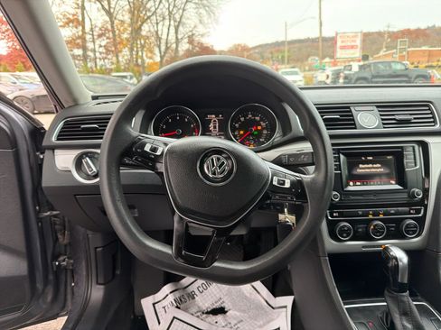 Used 2016 Volkswagen Passat 1.8T S image 20