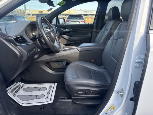 Used 2024 Buick Enclave Premium image 12