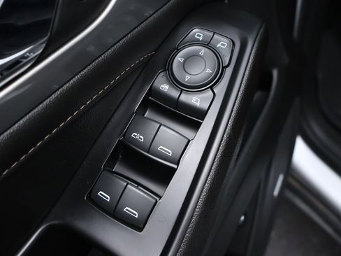 Used 2023 Chevrolet Traverse LT w/ LT Premium Package FWD image 8