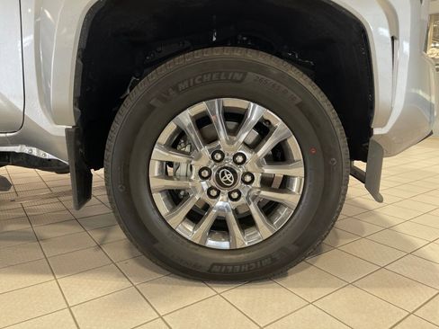 Used 2025 Toyota Tacoma Limited image 16