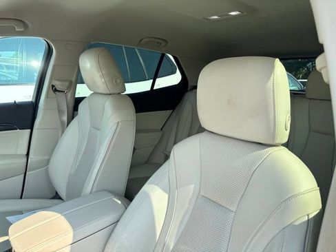 Used 2022 Buick Envision Essence w/ Technology Package I FWD image 8