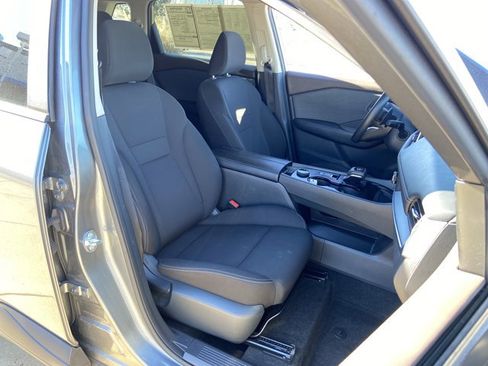 Used 2023 Nissan Rogue S image 19