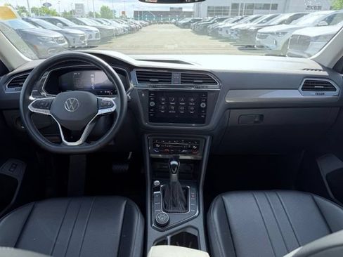 Used 2024 Volkswagen Tiguan SE AWD/4WD image 23