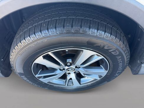 Used 2018 Toyota RAV4 XLE AWD/4WD image 9