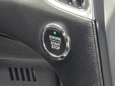 Used 2024 Ford Edge Titanium image 18