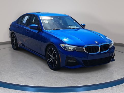 Used 2022 BMW 330i Sedan w/ M Sport Package RWD image 3