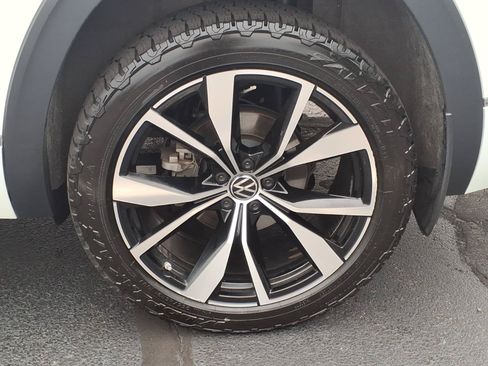 Used 2024 Volkswagen Atlas SEL Premium R-Line AWD/4WD image 9