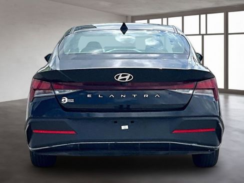 Used 2024 Hyundai Elantra SEL FWD image 4