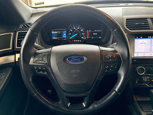 Used 2017 Ford Explorer XLT w/ Equipment Group 202A AWD/4WD image 29