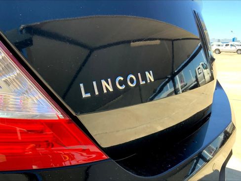 Used 2014 Lincoln MKS FWD image 16
