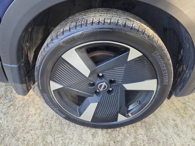 Used 2025 Nissan Kicks SR FWD image 16