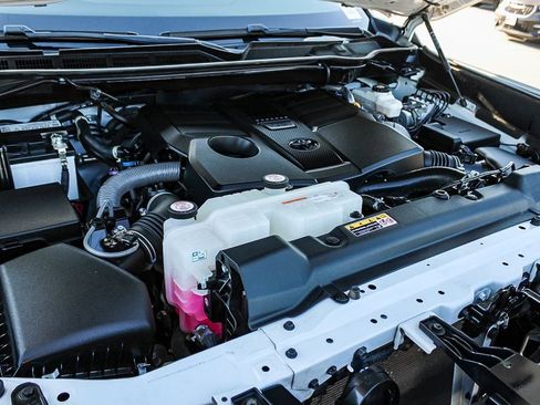 Used 2024 Toyota Tundra Limited image 27