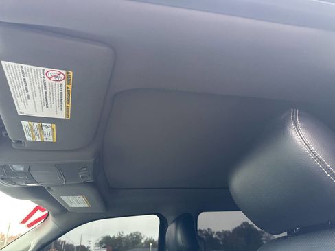 Used 2017 Ford F250 Lariat w/ Chrome Package image 19