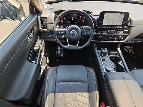 Certified 2023 Nissan Pathfinder Platinum AWD/4WD image 11