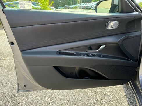 New 2025 Hyundai Elantra SE image 10