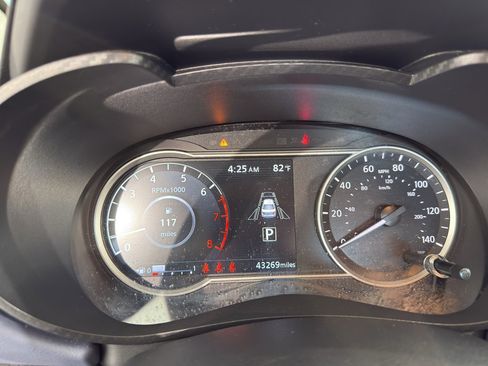 Used 2024 Nissan Versa SV FWD image 23